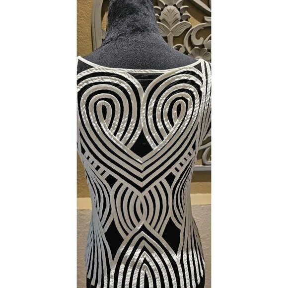 Andrea Rosati Black & White Geometric Sleeveless Top With Textured Pattern Desig - Picture 4 of 5
